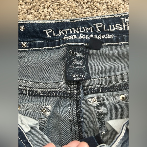 PLATINUM PLUSH LADIES SKULL & WINGS RHINESTONE DENIM BOOT CUT JEANS - WOMENS 11 - Picture 7 of 7